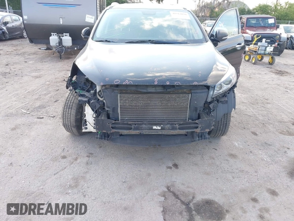 2016 Kia Sorento LX with VIN 5XYPGDA56GG029499, listed as a IAAI auction lot 41512850 with 179,971 mi miles. Bid and sale history available at carsss.com. Image 6.