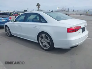 2016 Audi A8 Sport z VIN WAU43AFD3GN011061, wystawiony jako IAAI lot #42034532 z przebiegiem 109 877 mil mil oraz . Historia ofert i sprzedaży dostępna na DreamBid. Obrazek 3.