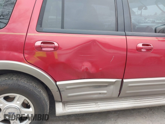 2004 Ford Expedition Eddie Bauer z VIN 1FMFU17L94LB14843, wystawiony jako IAAI lot #41379781 z przebiegiem 256 283 mil mil oraz . Historia ofert i sprzedaży dostępna na DreamBid. Obrazek 6.