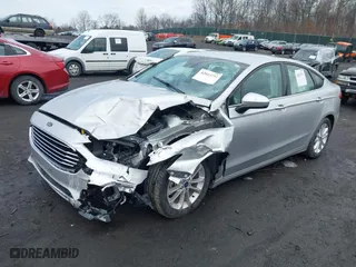 2019 Ford Fusion SE with VIN 3FA6P0HD7KR245691, listed as a IAAI auction lot 42023751 with 32,622 mi miles. Bid and sale history available at carsss.com. Image 2.