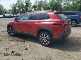 2022 Toyota Corolla Cross XLE z VIN 7MUDAABG5NV005882, wystawiony jako Copart lot #56690265 z przebiegiem 6427 mil mil oraz Szkody całkowita. Historia ofert i sprzedaży dostępna na DreamBid. Obrazek 2.