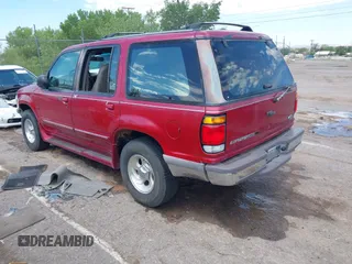 1996 Ford Explorer XLT z VIN 1FMDU32P9TZA66446, wystawiony jako IAAI lot #42643571 z przebiegiem 174 927 mil mil oraz . Historia ofert i sprzedaży dostępna na DreamBid. Obrazek 3.