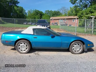 1993 Chevrolet Corvette z VIN 1G1YY33P4P5115339, wystawiony jako IAAI lot #42282352 z przebiegiem 90 578 mil mil oraz . Historia ofert i sprzedaży dostępna na DreamBid. Obrazek 14.