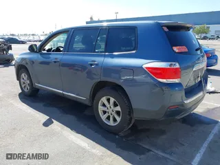 2013 Toyota Highlander with VIN 5TDBK3EH5DS186463, listed as a IAAI auction lot 41754744 with 251,850 mi miles. Bid and sale history available at carsss.com. Image 3.