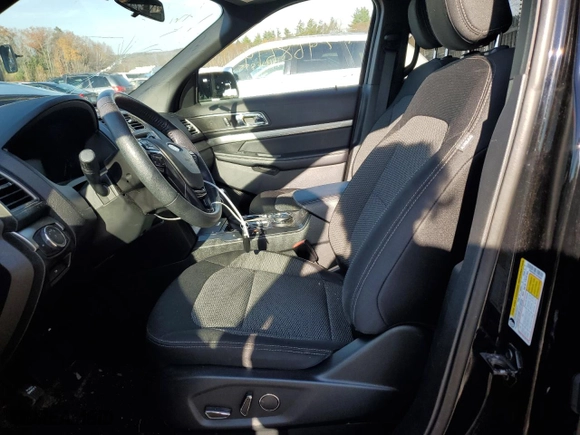 2018 Ford Explorer XLT with VIN 1FM5K8DH7JGC59605, listed as a Copart auction lot 77468614 with 60,136 mi miles and Salvage Title. Bid and sale history available at carsss.com. Image 7.