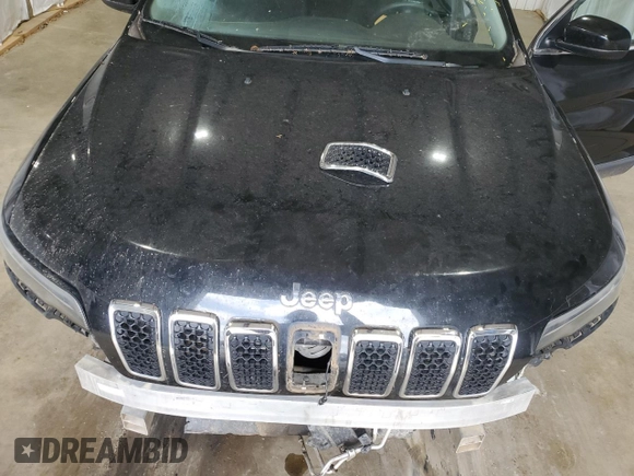 2019 Jeep Cherokee Latitude z VIN 1C4PJLCB0KD203735, wystawiony jako Copart lot #54424005 z przebiegiem 120 427 mil mil oraz Czysty tytuł • Clean title. Historia ofert i sprzedaży dostępna na DreamBid. Obrazek 12.