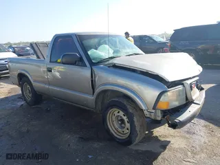 2003 GMC Sonoma SLS with VIN 1GTCS14H838201017, listed as a IAAI auction lot 41982195 with 281,585 mi miles. Bid and sale history available at carsss.com. Image 1.
