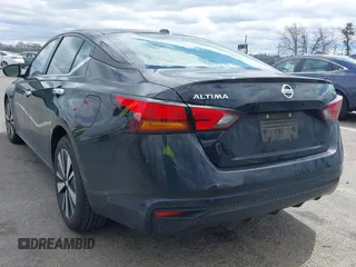 2022 Nissan Altima SV z VIN 1N4BL4DV8NN318591, wystawiony jako IAAI lot #42039464 z przebiegiem 73 129 mil mil oraz . Historia ofert i sprzedaży dostępna na DreamBid. Obrazek 3.