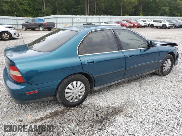 1995 Honda Accord LX with VIN 1HGCD5635SA071449, listed as a Copart auction lot 71596954 with 305,695 mi miles and Salvage Title. Bid and sale history available at carsss.com. Image 3.
