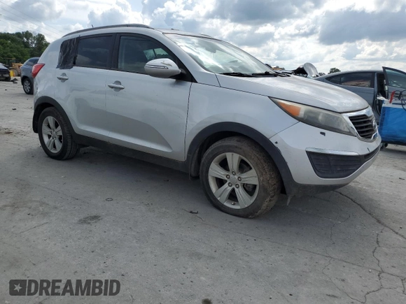 2011 Kia Sportage LX z VIN KNDPB3A24B7050422, wystawiony jako Copart lot #58639255 z przebiegiem 179 160 mil mil oraz Czysty tytuł • Clean title. Historia ofert i sprzedaży dostępna na DreamBid. Obrazek 4.
