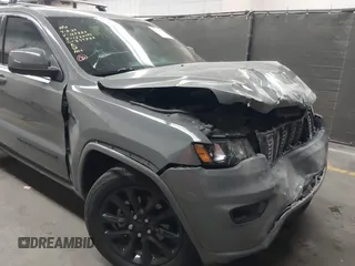 2020 Jeep Grand Cherokee Altitude z VIN 1C4RJFAG0LC163818, wystawiony jako IAAI lot #42009857 z przebiegiem 77 843 mil mil oraz . Historia ofert i sprzedaży dostępna na DreamBid. Obrazek 6.
