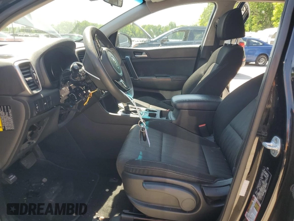 2020 Kia Sportage LX z VIN KNDPMCAC3L7640728, wystawiony jako Copart lot #56922035 z przebiegiem 74 707 mil mil oraz Szkoda całkowita • Salvage title. Historia ofert i sprzedaży dostępna na DreamBid. Obrazek 7.
