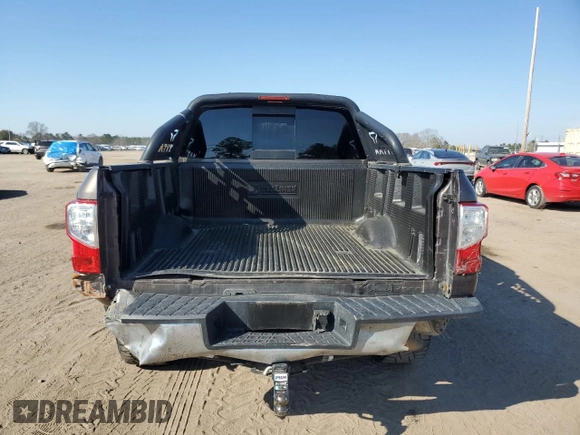 2017 Nissan Titan SV z VIN 1N6AA1EJ0HN538458, wystawiony jako Copart lot #47475775 z przebiegiem 139 224 mil mil oraz Szkoda całkowita • Salvage title. Historia ofert i sprzedaży dostępna na DreamBid. Obrazek 6.