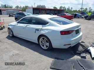 2019 Audi A5 Sportback Premium z VIN WAUANCF56KA080411, wystawiony jako IAAI lot #42208539 z przebiegiem 131 690 mil mil oraz . Historia ofert i sprzedaży dostępna na DreamBid. Obrazek 3.