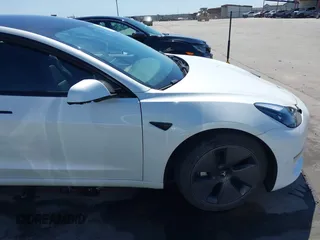 2023 Tesla Model 3 z VIN 5YJ3E1EA0PF608506, wystawiony jako IAAI lot #41748862 z przebiegiem 15 mil mil oraz . Historia ofert i sprzedaży dostępna na DreamBid. Obrazek 20.