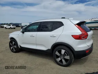 2022 Volvo XC40 Momentum with VIN YV4162UK0N2647095, listed as a Copart auction lot 52417015 with 42,041 mi miles and Salvage title. Bid and sale history available at DreamBid. Image 2.