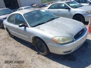 2005 Ford Taurus SE with VIN 1FAFP53U85A117320, listed as a IAAI auction lot 42121647 with 179,434 mi miles. Bid and sale history available at carsss.com. Image 1.