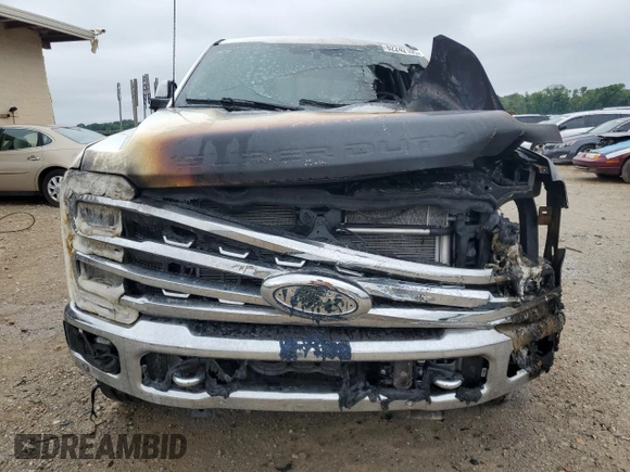 2023 Ford F-250 XL z VIN 1FT8W2BT2PED35956, wystawiony jako Copart lot #62242105 z przebiegiem Nie podano mil oraz Nie do naprawy • Non repairable. Historia ofert i sprzedaży dostępna na DreamBid. Obrazek 5.