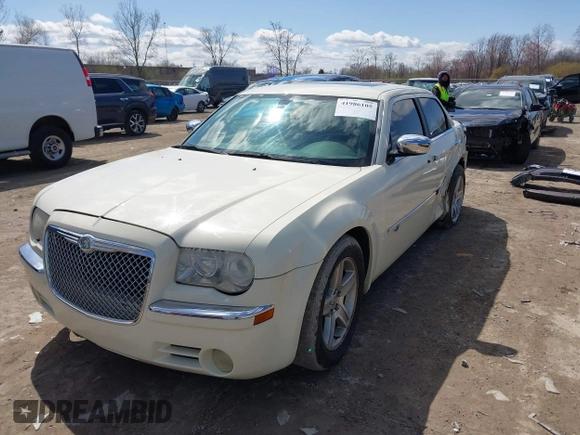 2008 Chrysler 300 C Hemi with VIN 2C3KA63H18H335807, listed as a IAAI auction lot 41986105 with 149,837 mi miles and . Bid and sale history available at carsss.com. Image 17.