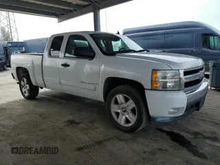 2007 Chevrolet Silverado 1500 LT w/2LT with VIN 2GCEC19J371696379, listed as a Copart auction lot 52179975 with 248,235 mi miles and Clean Title. Bid and sale history available at carsss.com. Image 4.