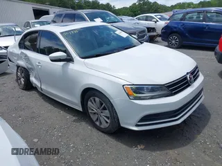 2015 Volkswagen Jetta SE z VIN 3VWD17AJ6FM417155, wystawiony jako IAAI lot #42549640 z przebiegiem 121 169 mil mil oraz . Historia ofert i sprzedaży dostępna na DreamBid. Obrazek 1.