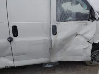 2023 Chevrolet Express Cargo z VIN 1GCWGAFP0P1104007, wystawiony jako IAAI lot #41433813 z przebiegiem 80 352 mil mil oraz . Historia ofert i sprzedaży dostępna na DreamBid. Obrazek 6.