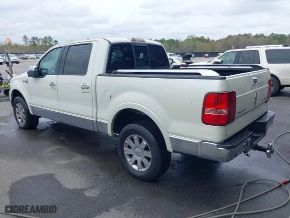 2006 Lincoln Mark LT with VIN 5LTPW18516FJ22601, listed as a IAAI auction lot 41819967 with 231,890 mi miles. Bid and sale history available at carsss.com. Image 3.