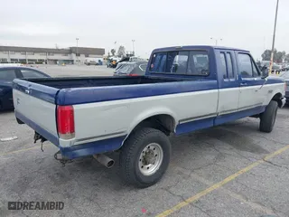 1989 Ford F-250 HD with VIN 1FTHX25G6KKA13830, listed as a IAAI auction lot 41701242 with 1,846 mi miles. Bid and sale history available at carsss.com. Image 4.