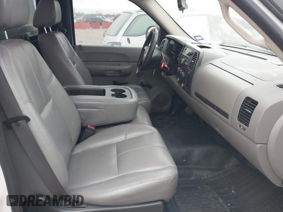 2008 Chevrolet Silverado 1500 Work Truck with VIN 1GCEC14X08Z157061, listed as a IAAI auction lot 41545658 with 270,908 mi miles. Bid and sale history available at carsss.com. Image 5.