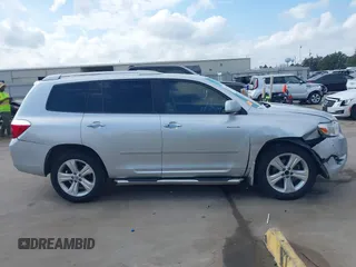 2010 Toyota Highlander Limited с VIN JTEYK3EH8A2097494, выставлен на аукционе IAAI как лот 41516578 с пробегом 216 077 миль миль и . История ставок и продаж доступна на DreamBid. Изображение 13.