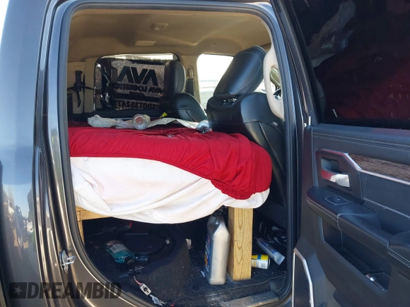 2021 Ram 2500 Laramie z VIN 3C6UR5FL7MG629012, wystawiony jako IAAI lot #41369353 z przebiegiem 168 099 mil mil oraz . Historia ofert i sprzedaży dostępna na DreamBid. Obrazek 8.