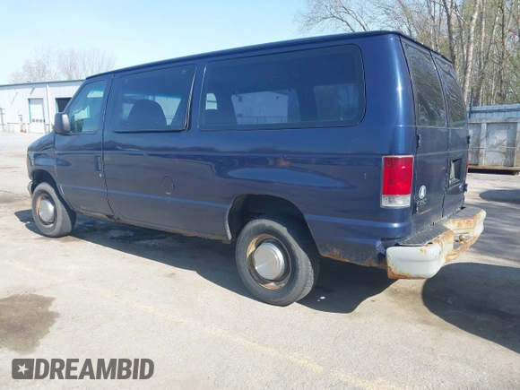 2005 Ford Econoline Passenger XL with VIN 1FBNE31L55HB00500, listed as a IAAI auction lot 42144394 with 257,262 mi miles. Bid and sale history available at carsss.com. Image 3.