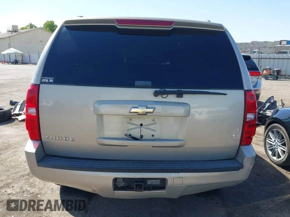 2007 Chevrolet Tahoe LS z VIN 1GNFC13C97J402723, wystawiony jako IAAI lot #42588033 z przebiegiem Nie podano mil oraz . Historia ofert i sprzedaży dostępna na DreamBid. Obrazek 17.