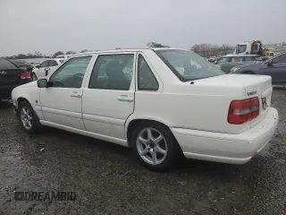 1999 Volvo S70 z VIN YV1LS55A2X2611694, wystawiony jako Copart lot #43749155 z przebiegiem 185 184 mil mil oraz Szkody całkowita. Historia ofert i sprzedaży dostępna na DreamBid. Obrazek 2.