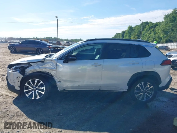 2023 Toyota Corolla Cross XLE z VIN 7MUDAAAG7PV037902, wystawiony jako IAAI lot #42184134 z przebiegiem 17 643 mil mil oraz . Historia ofert i sprzedaży dostępna na DreamBid. Obrazek 15.