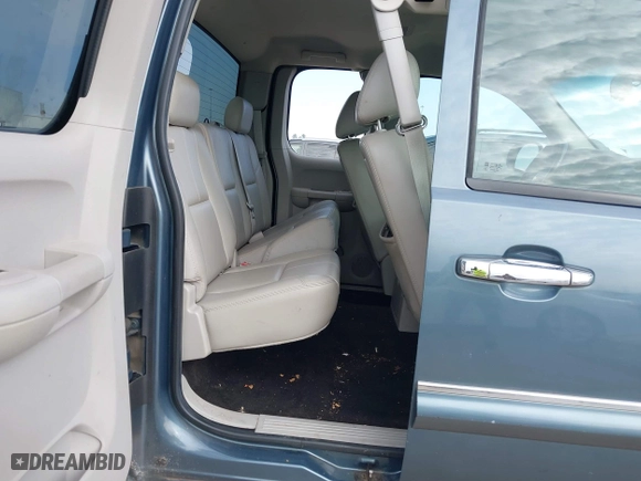 2011 Chevrolet Silverado 1500 LT with VIN 1GCRCSE03BZ164361, listed as a IAAI auction lot 41567590 with 197,659 mi miles. Bid and sale history available at carsss.com. Image 8.