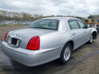 1999 Lincoln Town Car Signature with VIN 1LNFM82W6XY608644, listed as a IAAI auction lot 41922386 with 1 mi miles. Bid and sale history available at carsss.com. Image 4.