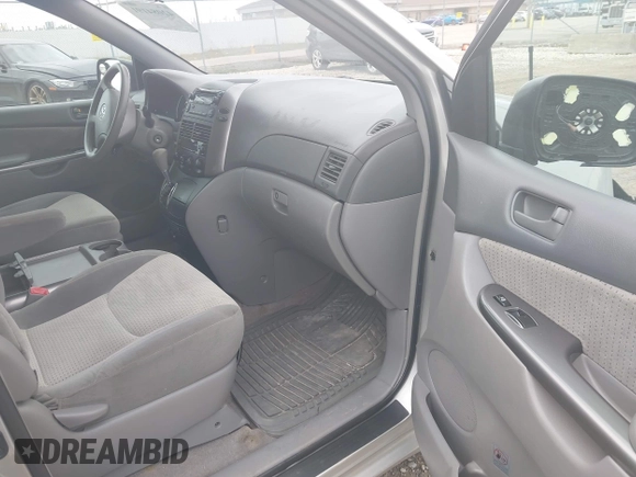 2010 Toyota Sienna CE с VIN 5TDKK4CCXAS307741, выставлен на аукционе IAAI как лот 42084191 с пробегом 167 583 миль миль и . История ставок и продаж доступна на DreamBid. Изображение 5.