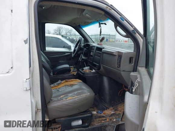 2007 Chevrolet Express Cargo Van with VIN 1GCGG25V271190835, listed as a IAAI auction lot 41763212 with 478,196 mi miles. Bid and sale history available at carsss.com. Image 5.