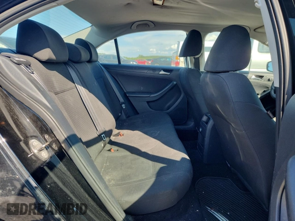 2015 Volkswagen Jetta S z VIN 3VW2K7AJ0FM311806, wystawiony jako Copart lot #64981345 z przebiegiem 137 590 mil mil oraz Czysty tytuł • Clean title. Historia ofert i sprzedaży dostępna na DreamBid. Obrazek 10.