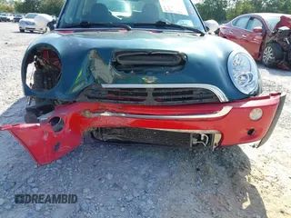 2006 MINI Hardtop S с VIN WMWRE33586TN27239, выставлен на аукционе IAAI как лот 42775957 с пробегом 165 133 миль миль и . История ставок и продаж доступна на DreamBid. Изображение 6.