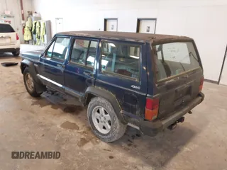 1996 Jeep Cherokee SE z VIN 1J4FJ28S8TL200825, wystawiony jako IAAI lot #42513038 z przebiegiem 226 914 mil mil oraz . Historia ofert i sprzedaży dostępna na DreamBid. Obrazek 3.