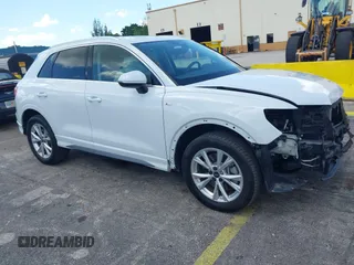 2024 Audi Q3 S line Premium z VIN WA1DECF35R1033938, wystawiony jako IAAI lot #42547382 z przebiegiem 30 119 mil mil oraz . Historia ofert i sprzedaży dostępna na DreamBid. Obrazek 1.