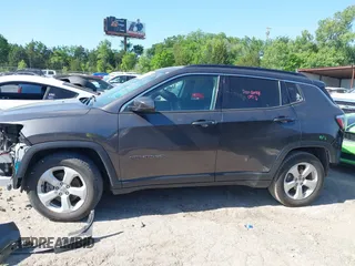 2020 Jeep Compass Latitude z VIN 3C4NJCBB6LT229969, wystawiony jako IAAI lot #42232500 z przebiegiem 86 501 mil mil oraz . Historia ofert i sprzedaży dostępna na DreamBid. Obrazek 15.