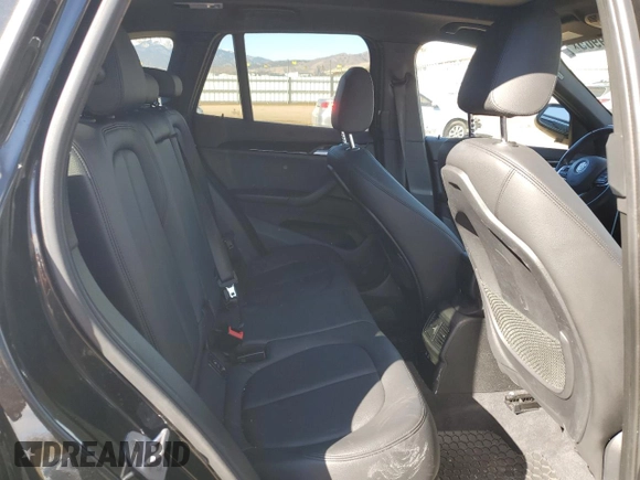 2020 BMW X1 xDrive28i z VIN WBXJG9C04L5P16314, wystawiony jako Copart lot #46709905 z przebiegiem 45 064 mil mil oraz Szkoda całkowita • Salvage title. Historia ofert i sprzedaży dostępna na DreamBid. Obrazek 11.