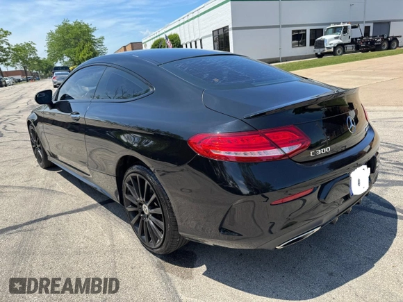 2018 Mercedes-Benz C 300 z VIN WDDWJ4KB3JF659952, wystawiony jako Copart lot #62150725 z przebiegiem 75 589 mil mil oraz Czysty tytuł • Clean title. Historia ofert i sprzedaży dostępna na DreamBid. Obrazek 3.