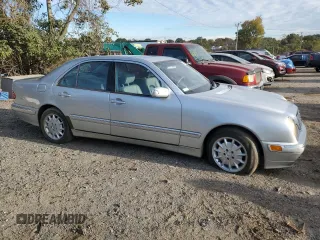 2001 Mercedes-Benz E-Class AWD with VIN WDBJF82J41X052567, listed as a Copart auction lot 75853904 with 111,491 mi miles and Clean Title. Bid and sale history available at carsss.com. Image 4.