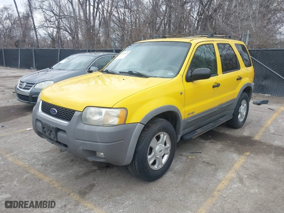 2001 Ford Escape XLT with VIN 1FMYU04171KE58419, listed as a IAAI auction lot 41723939 with 176,759 mi miles. Bid and sale history available at carsss.com. Image 2.