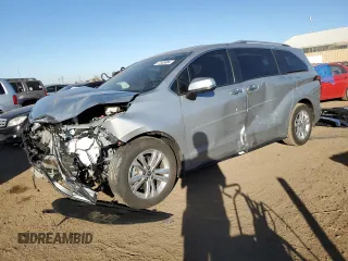2024 Toyota Sienna Platinum z VIN 5TDESKFC8RS128364, wystawiony jako Copart lot #77888984 z przebiegiem 10 929 mil mil oraz Szkody całkowita. Historia ofert i sprzedaży dostępna na DreamBid. Obrazek 1.