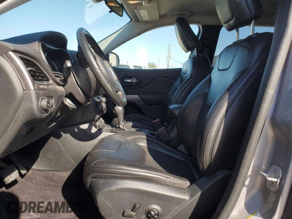 2019 Jeep Cherokee Latitude Plus z VIN 1C4PJLLN8KD222057, wystawiony jako Copart lot #48521785 z przebiegiem 89 817 mil mil oraz Nie do naprawy • Non repairable. Historia ofert i sprzedaży dostępna na DreamBid. Obrazek 7.